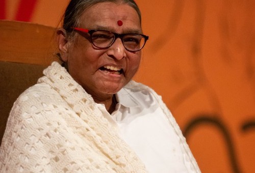 Obserwujmy to co wewnątrz - przemowa Gity z 2015 roku otwierająca Yoganusasanam